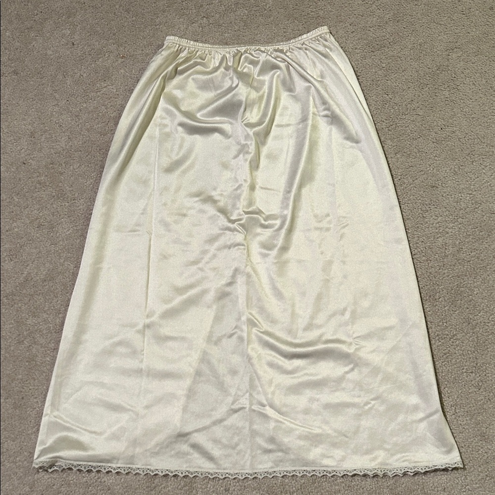 Vanity Fair Cream Nylon Slip